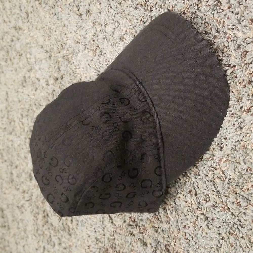 Black Guess baseball cap